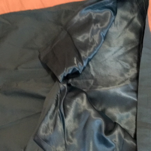 Beautiful very fitted Dress w/ Pleated Neckline. - Picture 5 of 5